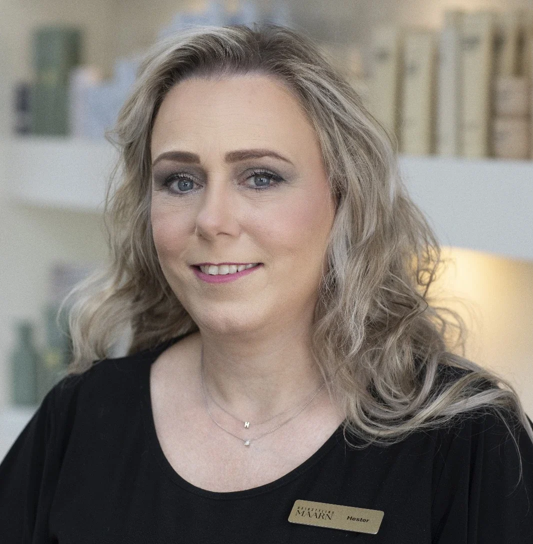 https://www.hairstyling-maarn.nl/wp-content/uploads/2025/10/Team-Hester-e1759864214608.webp